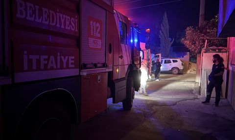 Adıyaman'da Ev Yangını: 2 Kişi Dumandan Etkilendi