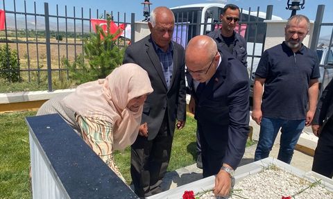 Ağrı'da Yenilenen Şehitlik Anıtı Açıldı