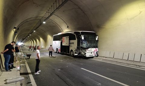 Amasya'da Otobüs ve Traktör Çarpıştı