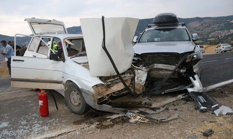 Amasya'da Trafik Kazası: 3 Yaralı