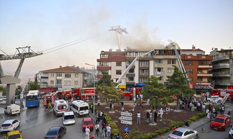 Ankara'da 4 Katlı Apartman Çatısında Yangın Çıktı