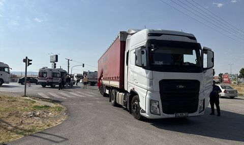 Ankara'da Ambulans ile Tır Çarpıştı: 5 Yaralı