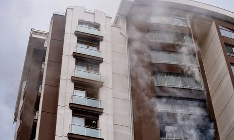 Ankara'da Apartman Yangını: Anne ve Oğul Hastaneye Kaldırıldı