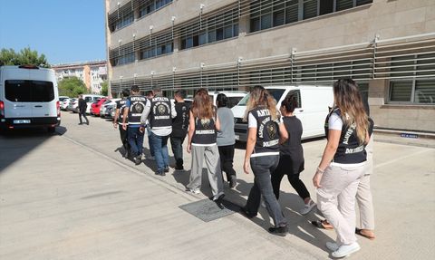 Antalya'da Dolandırıcılara Darbe: 2 Tutuklama