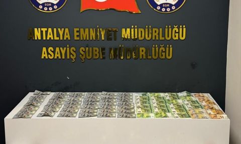 Antalya'da Ev Hırsızlığına Karışan Üç Şüpheli Yakalandı