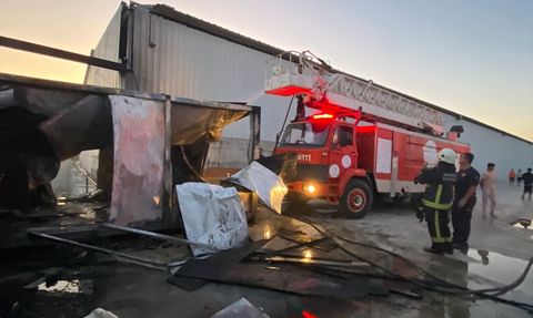 Antalya'da İşçilerin Kaldığı Konteyner Yangınında Can Kaybı Yok