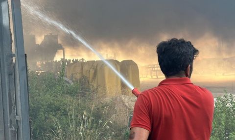 Antalya'da Yangın Alarmı: Otluk Alan Alev Alev