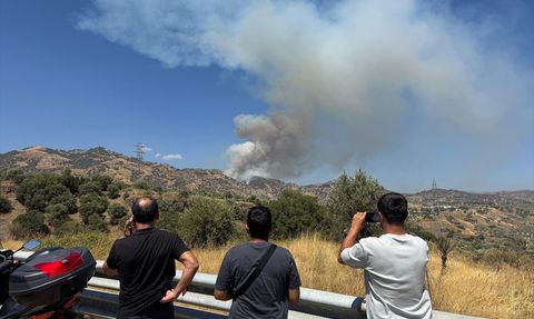 Aydın Efeler'de Orman Yangınına Müdahale Devam Ediyor