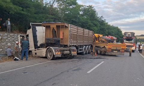 Bafra'da Tır ve Traktör Kazası: İki Yaralı