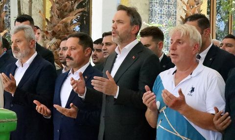 Bakan Bayraktar, Teyzesinin Cenaze Törenine Katıldı