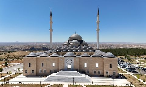 Batman Üniversitesi'nin Yeni Camisi Tamamlanmak Üzere