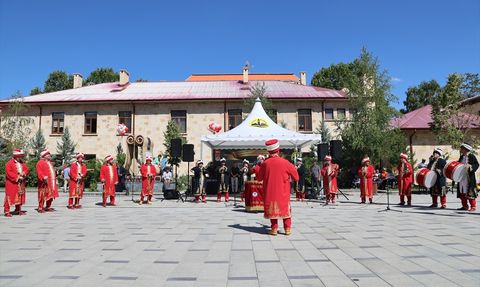 Bayburt Dede Korkut Uluslararası Kültür ve Sanat Şöleni Başladı