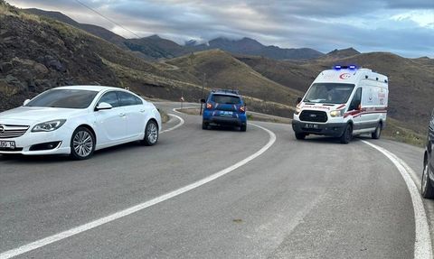 Bayburt-Erzurum Sınırında Uçak Düştü: İki Yaralı