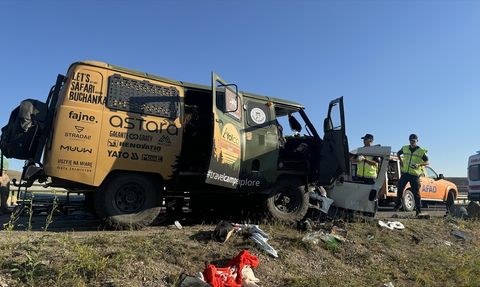 Bayburt'ta Trafik Kazası: 2 Ölü, 6 Yaralı