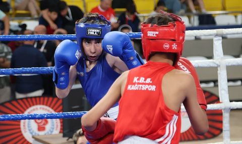 Bayburt'ta Üst Minik Erkekler ve Kadınlar Türkiye Ferdi Boks Şampiyonası Devam Ediyor