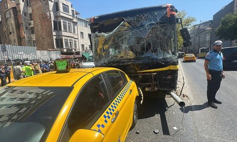 Beyoğlu'nda Zincirleme Trafik Kazası