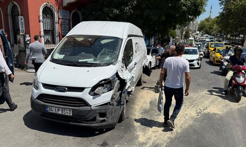Beyoğlu'nda Zincirleme Trafik Kazası: 5 Yaralı
