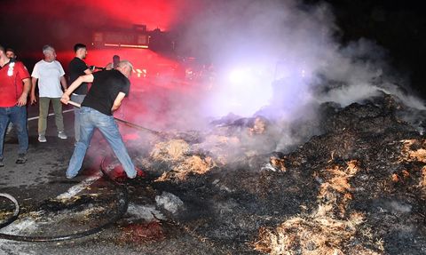 Bilecik'te Seyir Halindeki Traktörün Römorkunda Yangın Çıktı