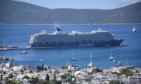 Bodrum'a İki Kruvaziyer ile 3,308 Yolcu Geldi