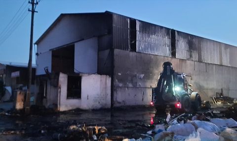 Bucak'ta Motosikletten İşletmeye Sıçrayan Yangın Kontrol Altına Alındı