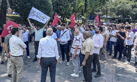 Bursa'da Hazreti Muhammed Karikatürüne Tepki Gösterildi