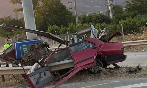 Bursa'da Kaza: Bariyerlere Çarpan Araçtakinin Hayatı Kayıp