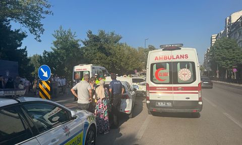 Bursa'da Trafik Kazası: Polis Memuru Yaralandı