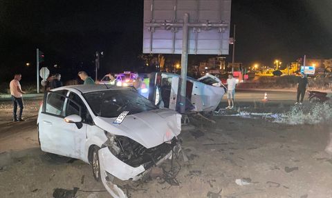 Çanakkale'de Trafik Kazası: 3 Yaralı