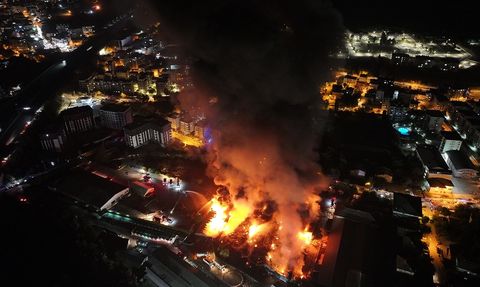 Çekmeköy'de Sünger Fabrikasında Yangın