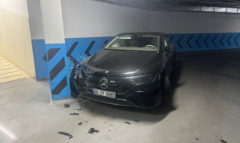 Çeşme'deki Vale Kazası: Lüks Otomobil Kullanılamaz Hale Geldi