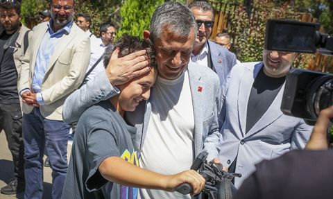 CHP Genel Başkanı Özgür Özel, Ankara'da Vatandaşlarla Buluştu