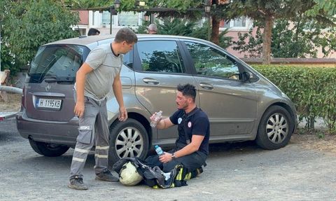 Çorlu'da 9 Katlı Binanın Çatısında Yangın Çıktı