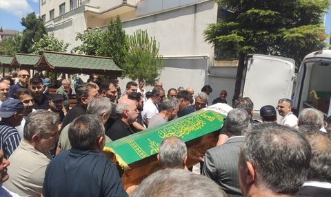 Cumhuriyet'in Çınarı: 102 Yaşındaki Şükriye Yılandiloğlu Hayatını Kaybetti