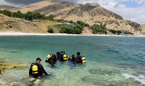 Dalış Tutkunları Van Gölü'nde Eğitim Alıyor