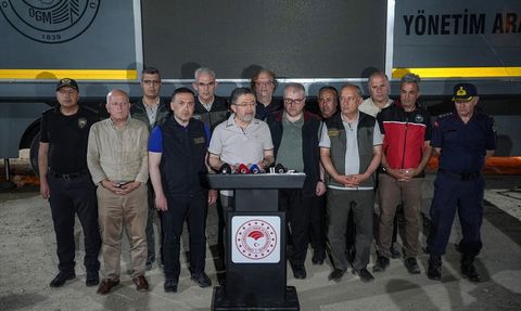 Ekiplerin Yangın Mücadelesi Devam Ediyor