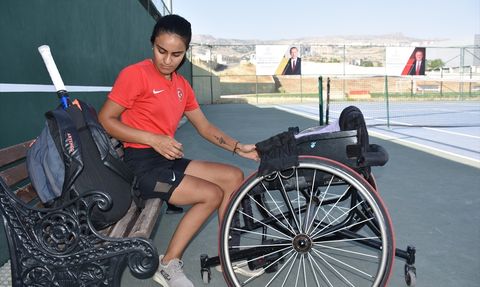 Engelli Tenisçi Zeliha Aksak'ın Başarıya Giden Yolculuğu