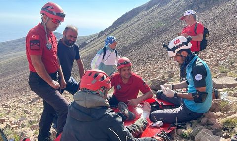 Erciyes Dağı'nda Mahsur Kalan Dağcılar Kurtarıldı
