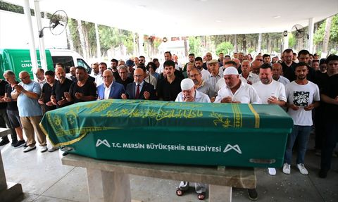 Erdem Sabih Anılan Mersin'de Son Yolculuğuna Uğurlandı