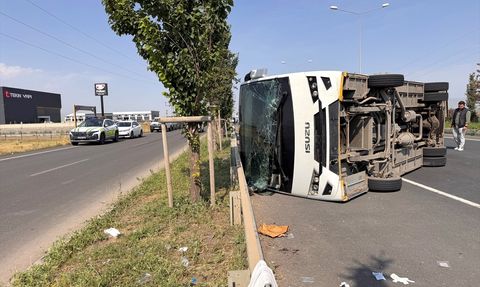 Erzurum'da Askeri Personel Servisi Devrildi: 13 Yaralı
