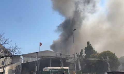 Esenyurt'ta Tekstil Fabrikasında Yangın