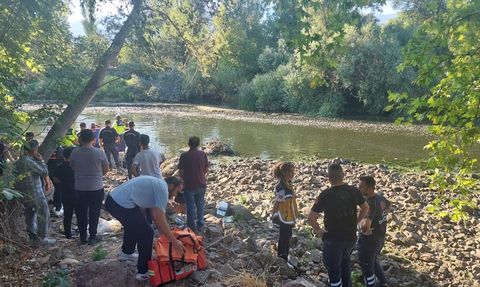 Eskişehir'de Sakarya Nehri'nde Kaybolan İki Kişi İçin Arama Çalışmaları Başlatıldı