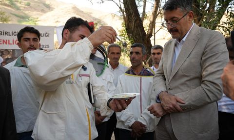 Hakkari'de Bal Hasat Şenliği Coşkusu