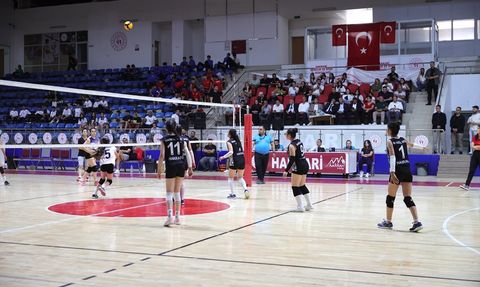 Hakkari'de Voleybol Grupları Şampiyonası Başladı