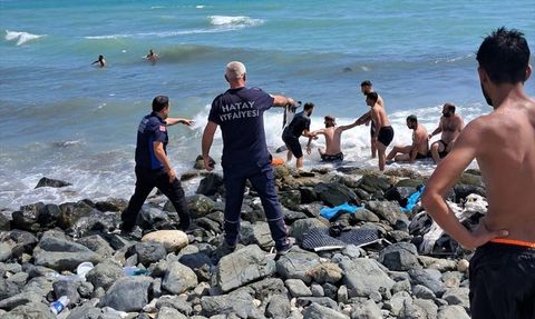 Hatay'da Rip Akıntısına Kapılan İki Genç Kurtarıldı