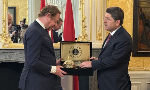 Hollanda'da Adli İşbirliği ve Tarihi Çini Karo İadesi