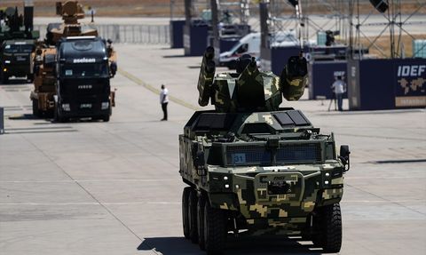 IDEF 2025'te Yerli Savunma Araçlarının Göz Kamaştıran Geçiş Töreni