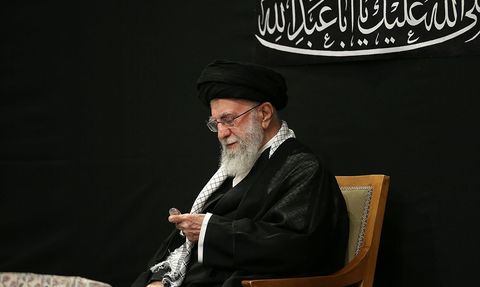 İran Lideri Hamaney, Aşura Töreninde Kamuoyu Karşısında