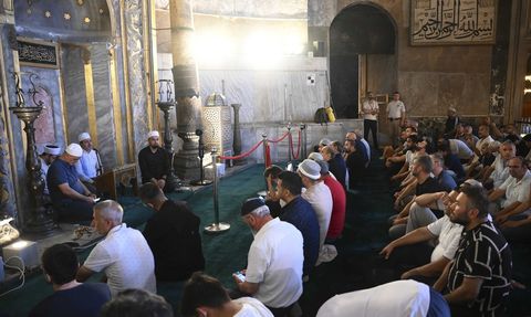 İstanbul Camilerinde 15 Temmuz Şehitleri Anıldı