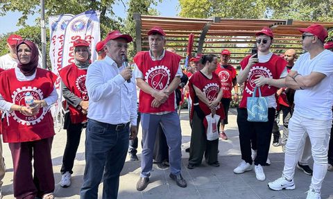İstanbul'da Kamu İşçileri Zam Görüşmeleri İçin Eylem Düzenledi