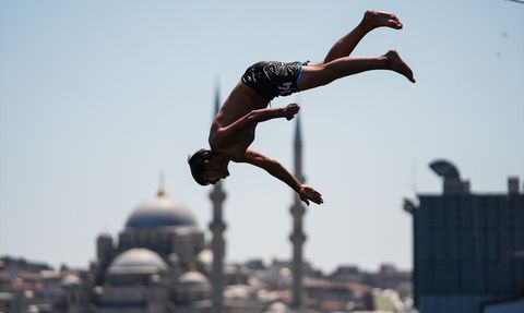 İstanbul'da Sıcak Hava Etkili: Sahil ve Parklar Kalabalık